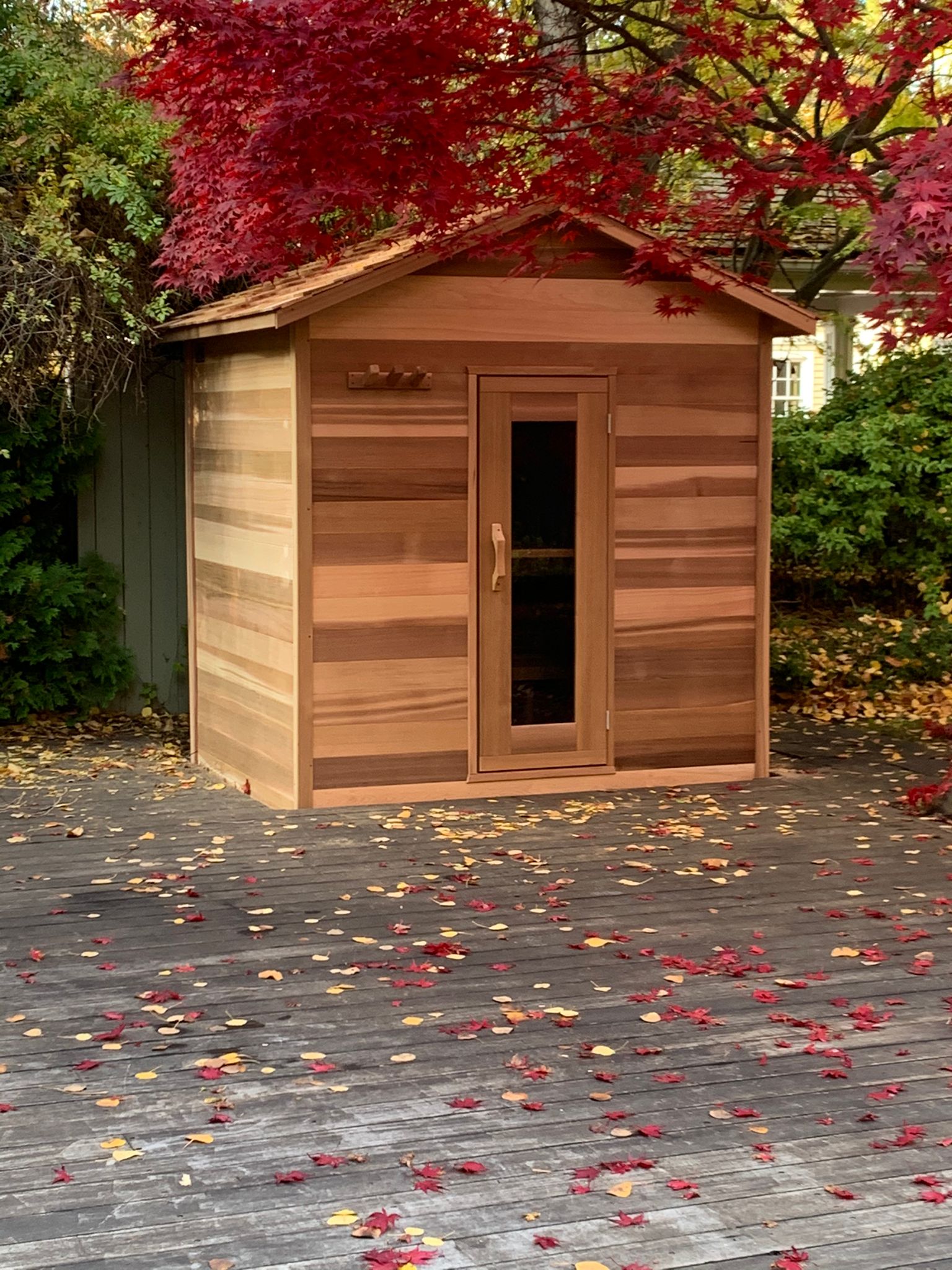 red cedar cabin sauna Maple leaves