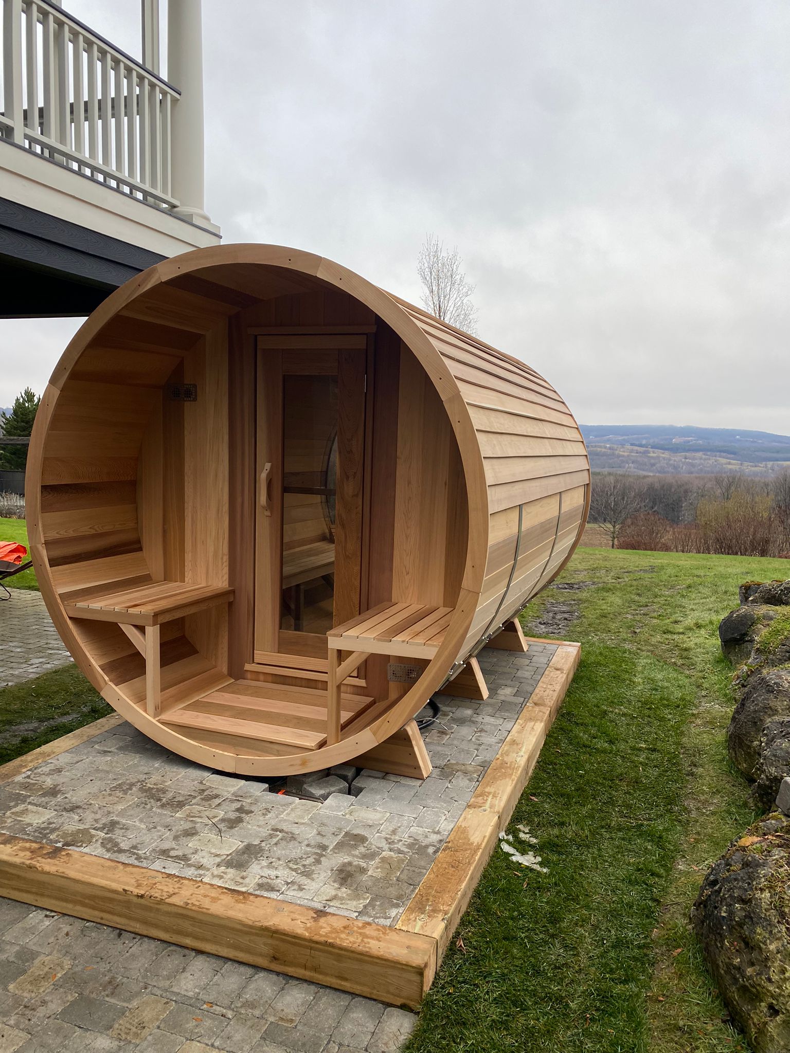 Red Cedar Panoramic Barrel Sauna