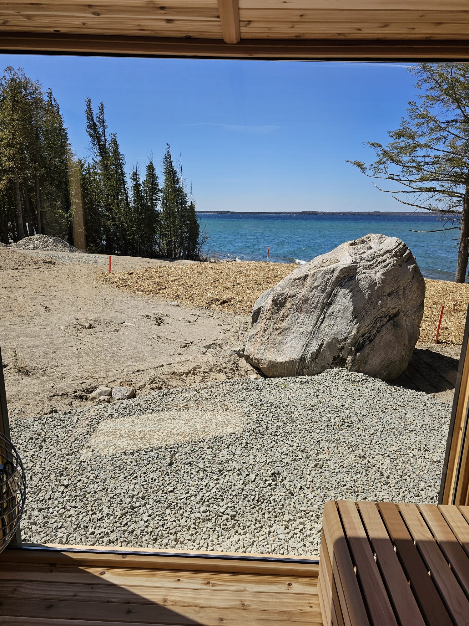 Pure Cube Neptun sauna lake view