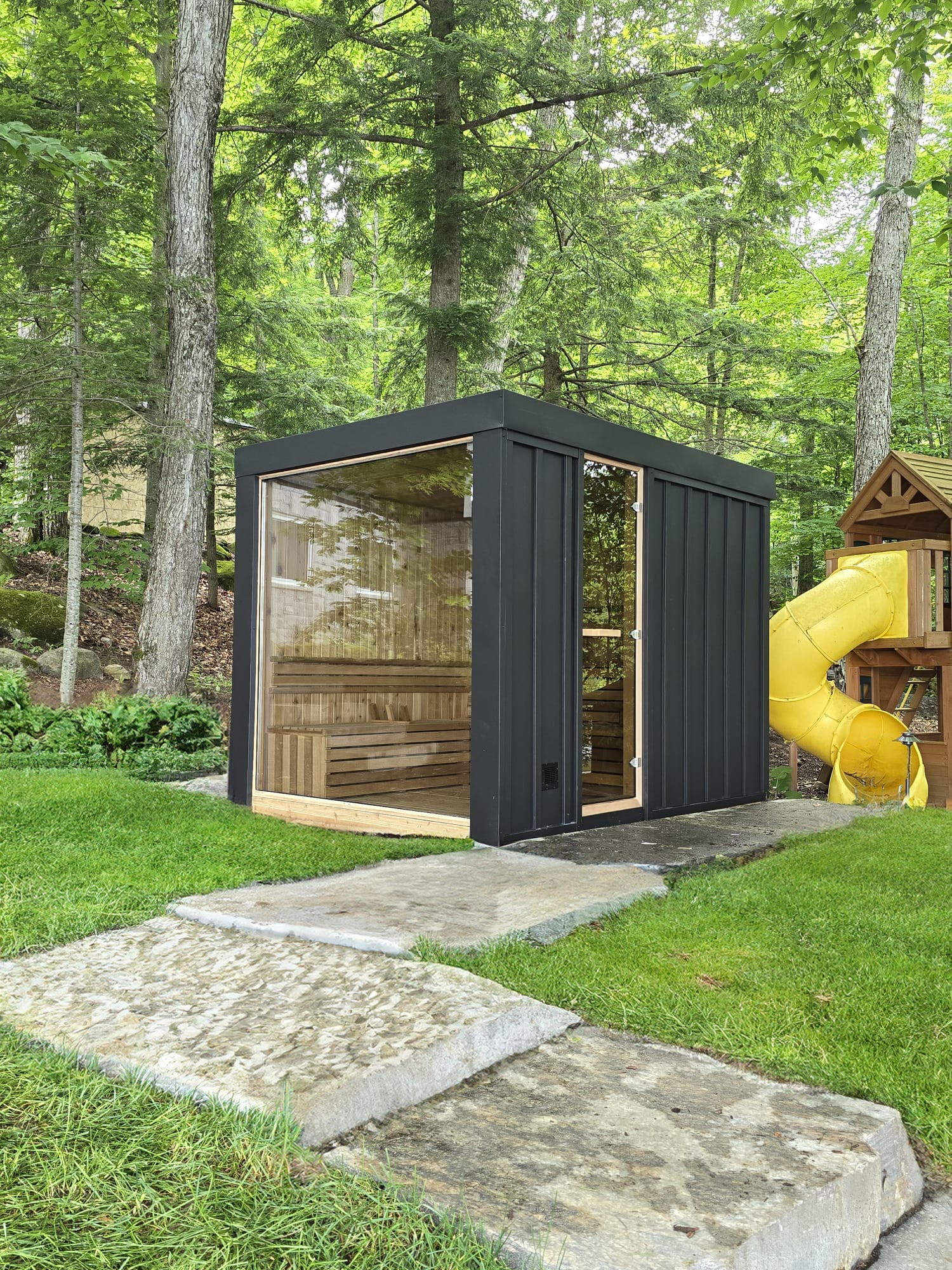 Pure Cube Neptun sauna Backyard