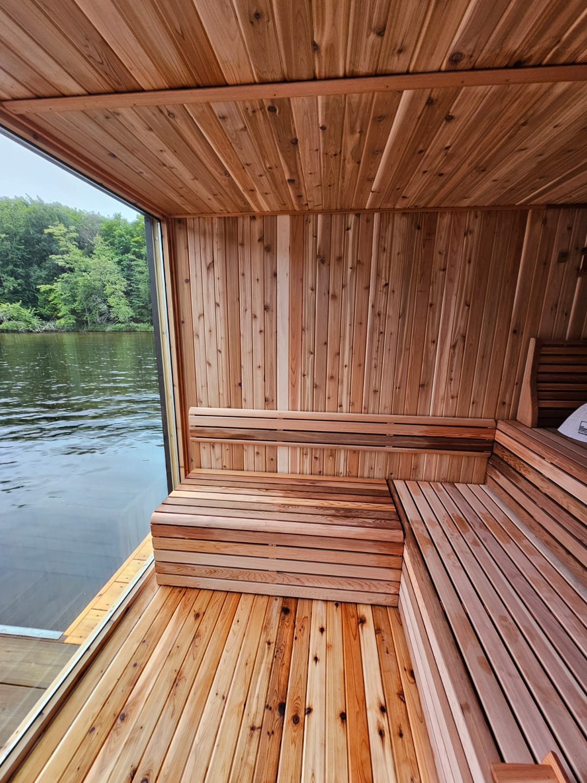 Pure Cube Neptun sauna at the lake