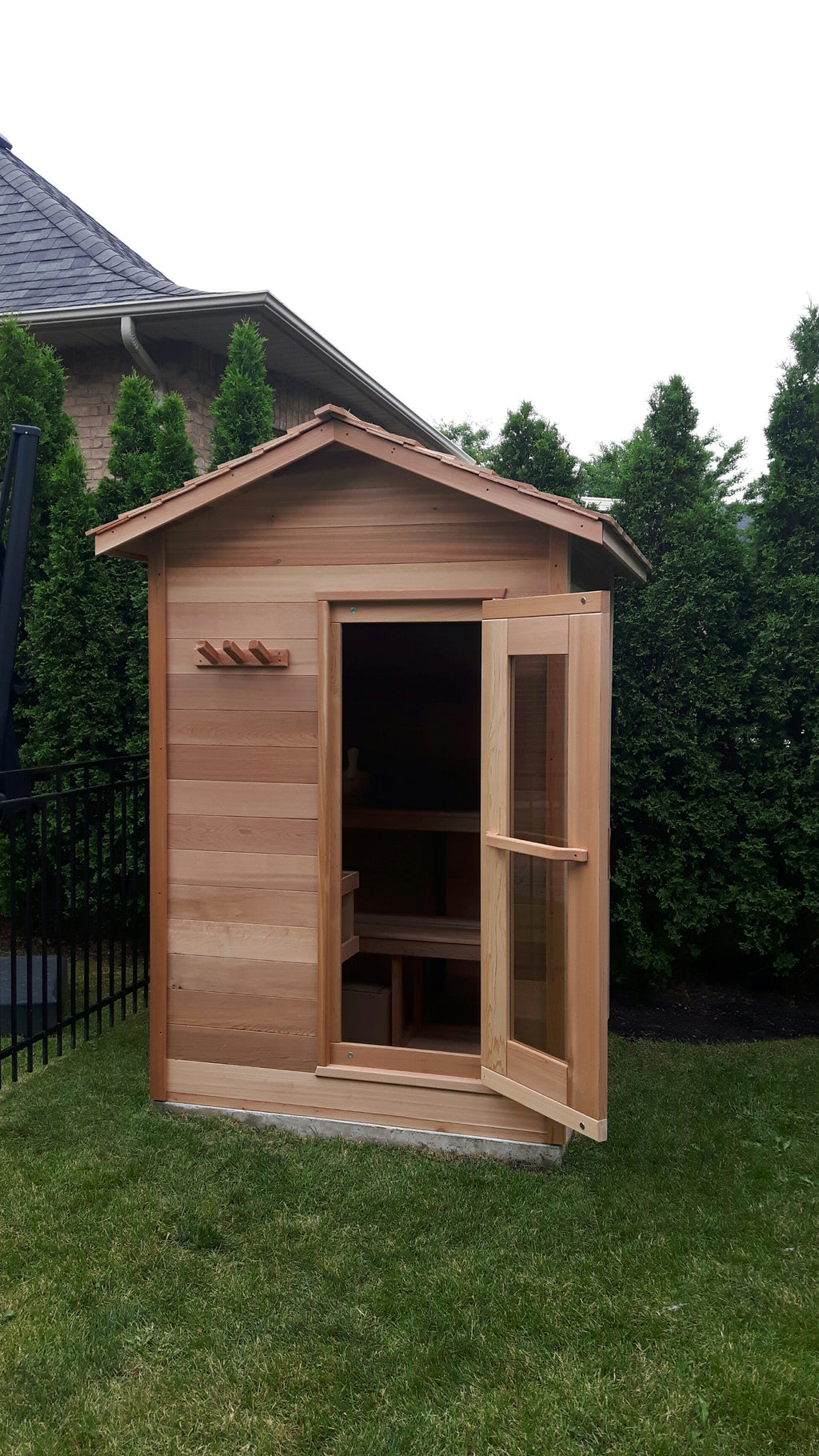 Mini Red Cedar Cabin Sauna
