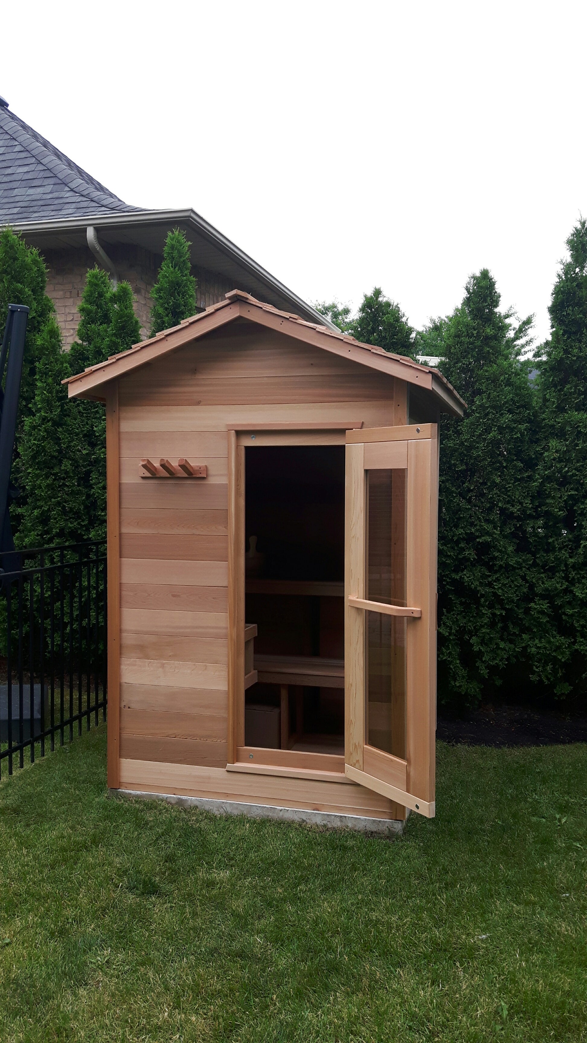 Mini Red Cedar Cabin Sauna