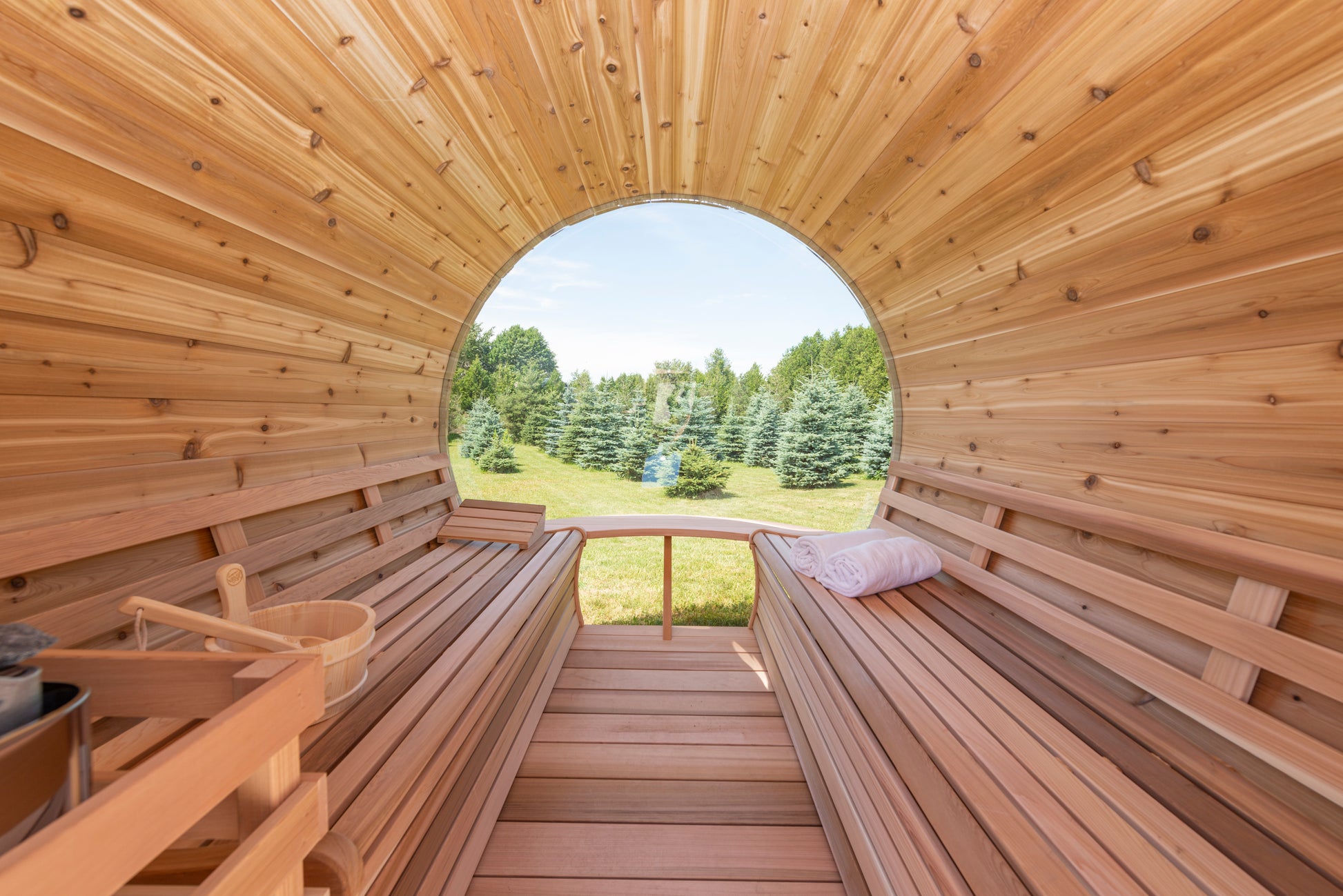 Red Cedar Panoramic Barrel Sauna